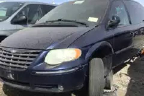 Photo of 2005 Chrysler Town & Country
