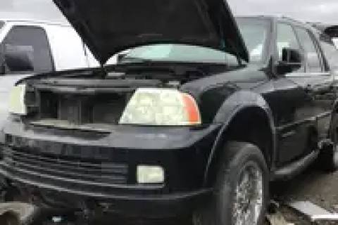 Photo of 2005 Ford Navigator