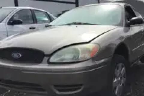 Photo of 2005 Ford Taurus