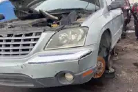 Photo of 2004 Chrysler Pacifica
