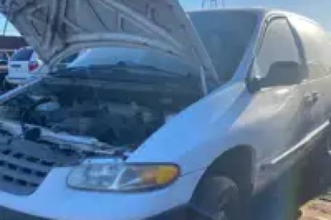 Photo of 1999 Chrysler Voyager