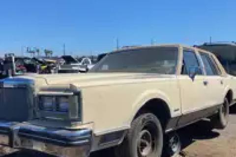 Photo of 1983 Ford Lincoln & Town Car