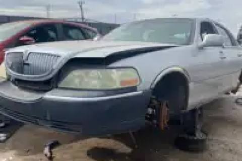 Photo of 2003 Ford Lincoln & Town Car