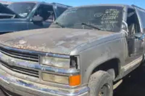 Photo of 1999 General Motors Suburban 1500