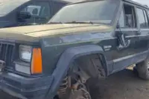 Photo of 1995 Jeep Cherokee