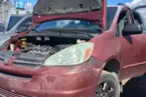 Photo of 2004 Toyota Sienna