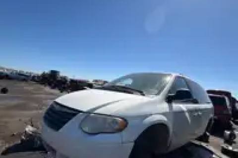 Photo of 2005 Chrysler Town & Country