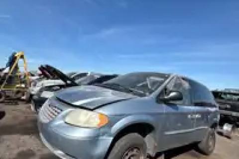 Photo of 2003 Chrysler Voyager