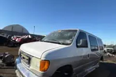Photo of 2004 Ford Ford E150 Van