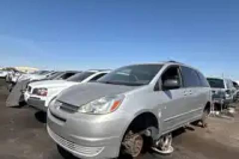 Photo of 2005 Toyota Sienna