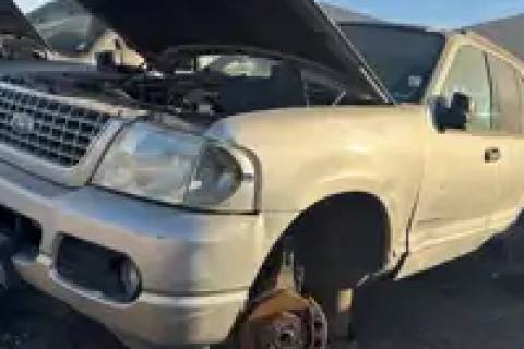 Photo of 2005 Ford Explorer