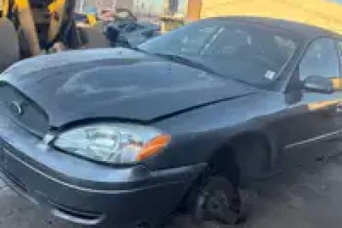Photo of 2004 Ford Taurus