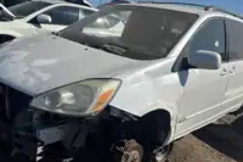 Photo of 2004 Toyota Sienna