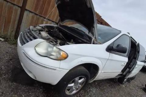 Photo of 2005 Chrysler Town & Country