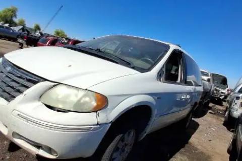 Photo of 2005 Chrysler Town & Country