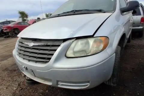 Photo of 2005 Chrysler Town & Country