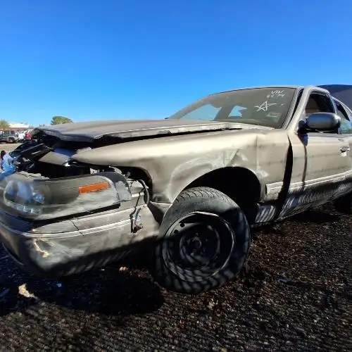 Photo of 2001 Ford Crown Victoria