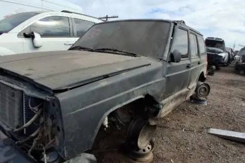 Photo of 2000 Jeep Cherokee