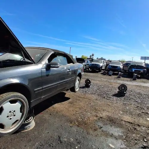Photo of 2000 Mercedes-Benz Integra