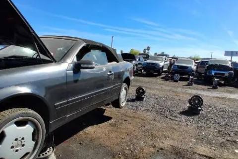 Photo of 2000 Mercedes-Benz Integra