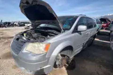 Photo of 2010 Chrysler Town & Country