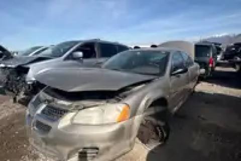 Photo of 2004 Dodge Stratus