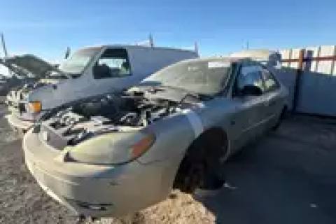 Photo of 2004 Ford Taurus