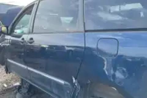 Photo of 2004 Toyota Sienna