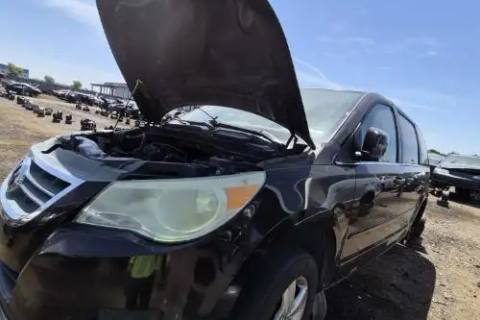 Photo of 2010 Volkswagen Routan