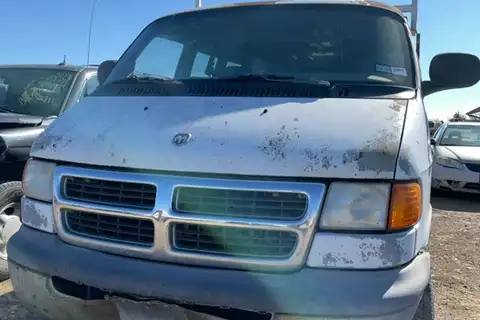 Photo of 2000 Dodge Ram Van