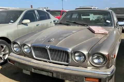 Photo of 1987 Jaguar Xj6