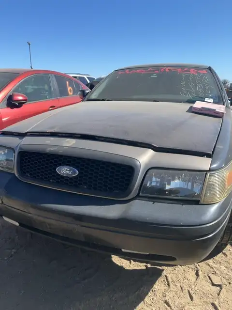 Photo of 2004 Ford Crown Victoria