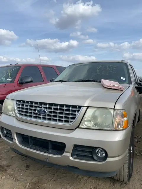 Photo of 2004 Ford Explorer