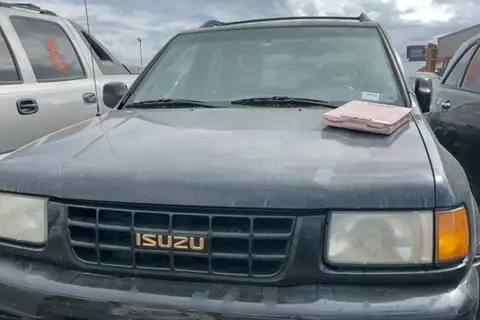 Photo of 1999 Isuzu Rodeo