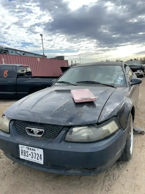 Photo of 2000 Ford Mustang
