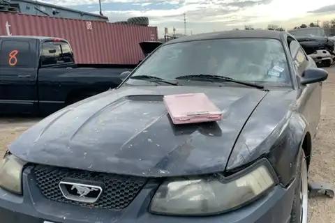 Photo of 2000 Ford Mustang