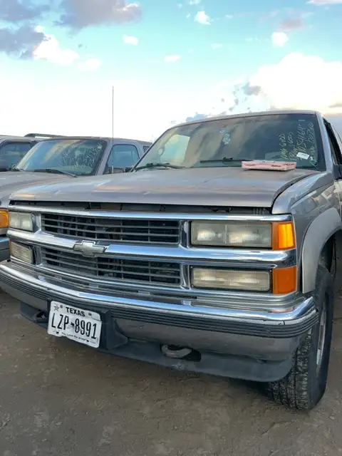 Photo of 1999 Chevrolet Suburban