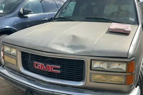 Photo of 1999 Gmc Suburban