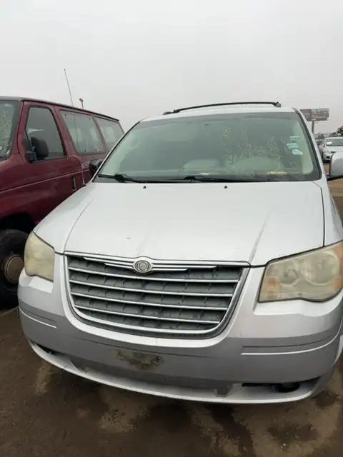 Photo of 2010 Chrysler Town & Country