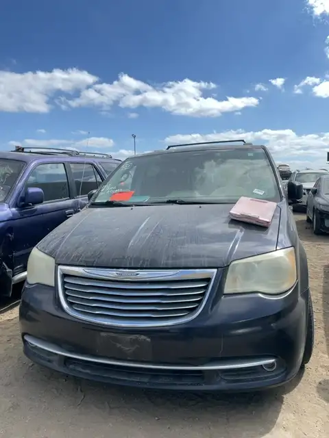Photo of 2011 Chrysler Town & Country