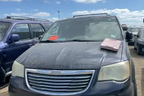 Photo of 2011 Chrysler Town & Country