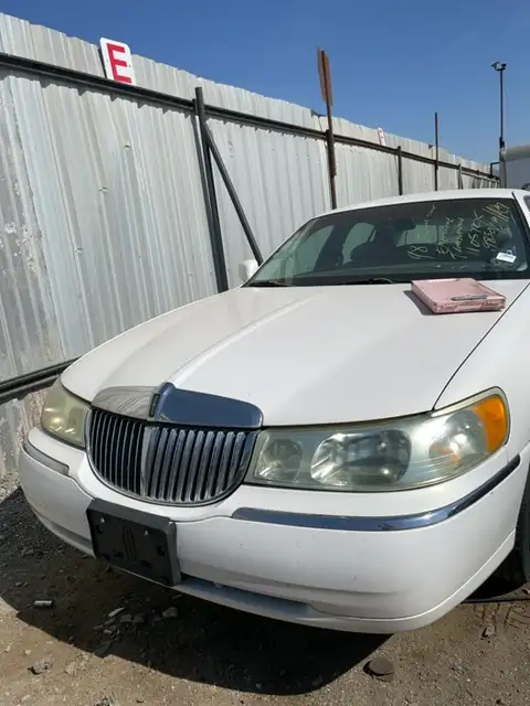 Photo of 1998 Lincoln Town Car