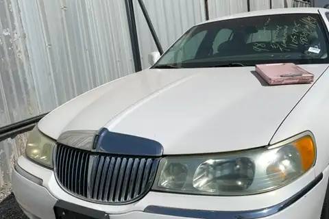 Photo of 1998 Lincoln Town Car