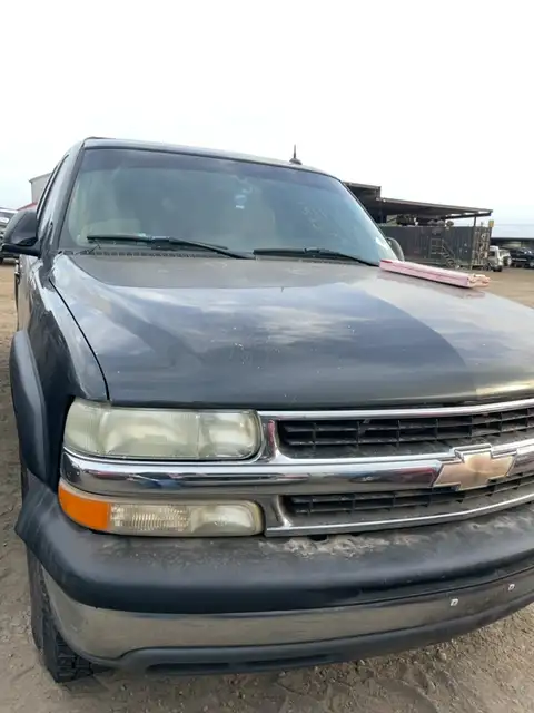 Photo of 2004 Chevrolet Suburban