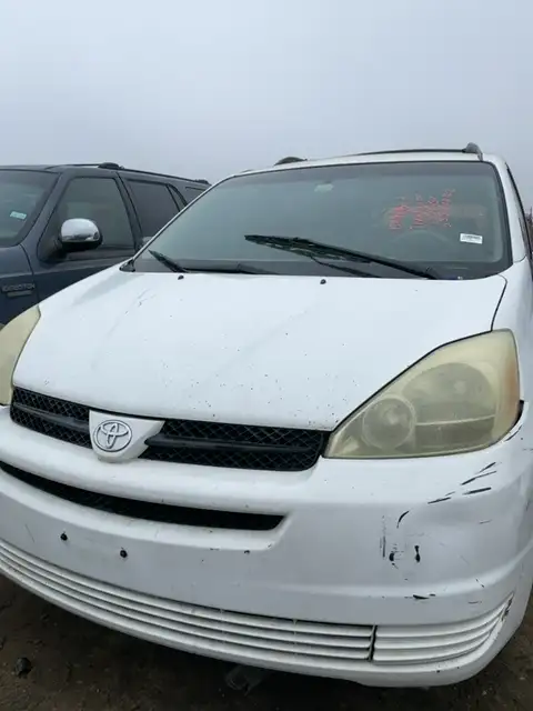 Photo of 2005 Toyota Sienna