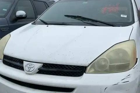 Photo of 2005 Toyota Sienna