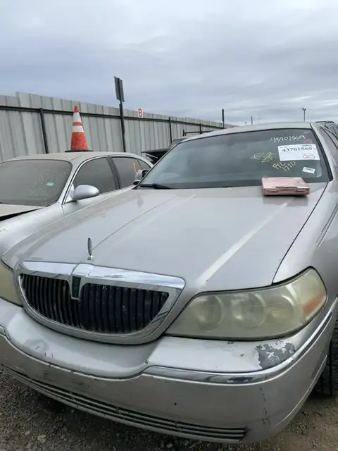 Photo of 2006 Lincoln Town Car