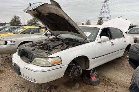 Photo of 2005 Lincoln Town Car