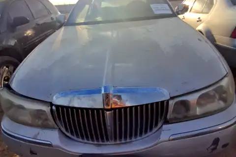 Photo of 2001 Lincoln Town Car