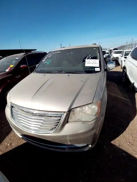 Photo of 2014 Chrysler Town & Country